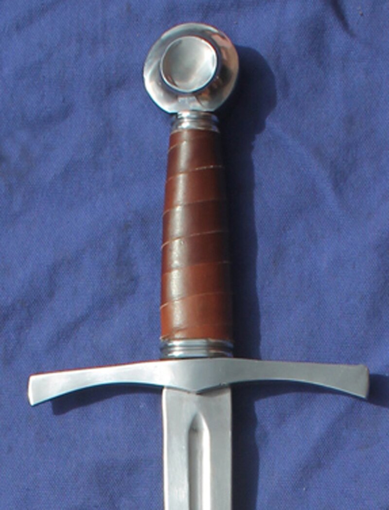 3th-14th Century Medieval sword with fullered blade
						Leather grip as standard.
						Various blade dimensions available please confirm when ordering -
						1.	66cm Blade  5cm Hilt  2.5cm Tip
						2.	76cm Blade  5cm Hilt  2.5cm Tip
						3.	76cm Blade  5cm Hilt  1.9cm Tip
						4.	76cm Blade  3.8cm Hilt  2.5cm Tip
						5.	76cm Blade  3.8cm Hilt 1.9cm Tip
						