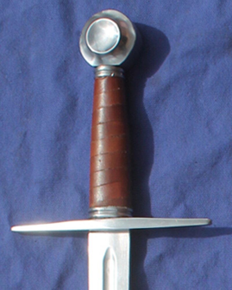 3th-14th Century Medieval sword with fullered blade disc pommel and staright quillon.
						Leather grip as standard.
						Various blade dimensions in cm available please confirm when ordering - 
						1.	66cm Blade  5cm Hilt  2.5cm Tip
						2.	76cm Blade  5cm Hilt  2.5cm Tip
						3.	76cm Blade  5cm Hilt  1.9cm Tip
						4.	76cm Blade  3.8cm Hilt  2.5cm Tip
						5.	76cm Blade  3.8cm Hilt 1.9cm Tip
						
						