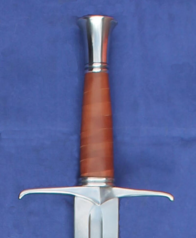 14th/15th Century Medieval sword . Bulb pommel and droop end quillons
						Leather grip as standard.
						Various blade dimensions available please confirm when ordering - 
						1.	66cm Blade  5cm Hilt  2.5cm Tip
						2.	76cm Blade  5cm Hilt  2.5cm Tip
						3.	76cm Blade  5cm Hilt  1.9cm Tip
						4.	76cm Blade  3.8cm Hilt  2.5cm Tip
						5.	76cm Blade  3.8cm Hilt 1.9cm Tip
						
