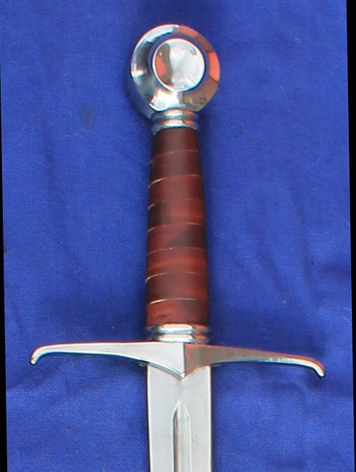 Disc pommel with drop quillions
						Leather grip as standard.
						Various blade dimensions available please confirm when ordering - 
						1.	66cm Blade  5cm Hilt  2.5cm Tip
						2.	76cm Blade  5cm Hilt  2.5cm Tip
						3.	76cm Blade  5cm Hilt  1.9cm Tip
						4.	76cm Blade  3.8cm Hilt  2.5cm Tip
						5.	76cm Blade  3.8cm Hilt 1.9cm Tip
						