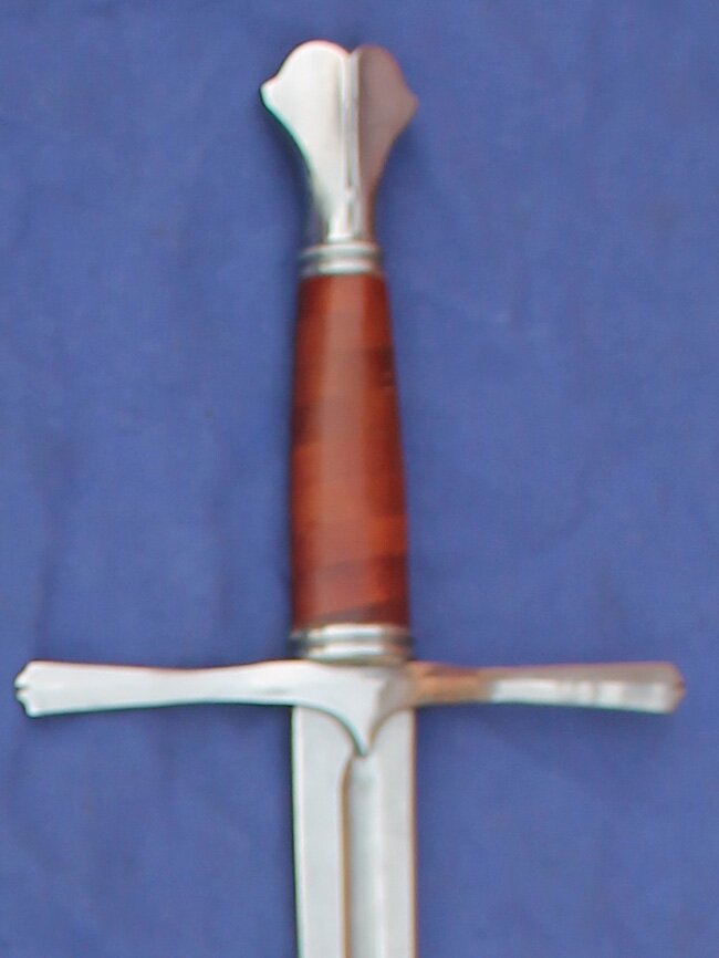 Fish Tail Pommel And Matching Quillions
						Leather grip as standard.
						Various blade dimensions available please confirm when ordering - 
						1.	66cm Blade  5cm Hilt  2.5cm Tip
						2.	76cm Blade  5cm Hilt  2.5cm Tip
						3.	76cm Blade  5cm Hilt  1.9cm Tip
						4.	76cm Blade  3.8cm Hilt  2.5cm Tip
						5.	76cm Blade  3.8cm Hilt 1.9cm Tip