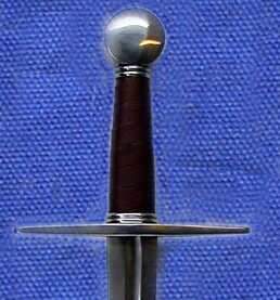 Straight quillon and basic disc pommel with leather grip